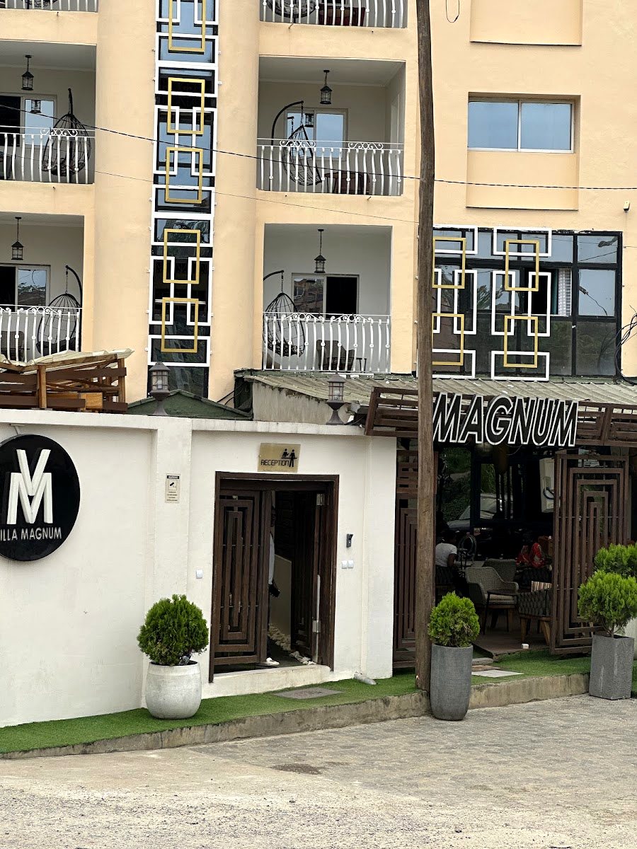 Entrée de la Villa Magnum