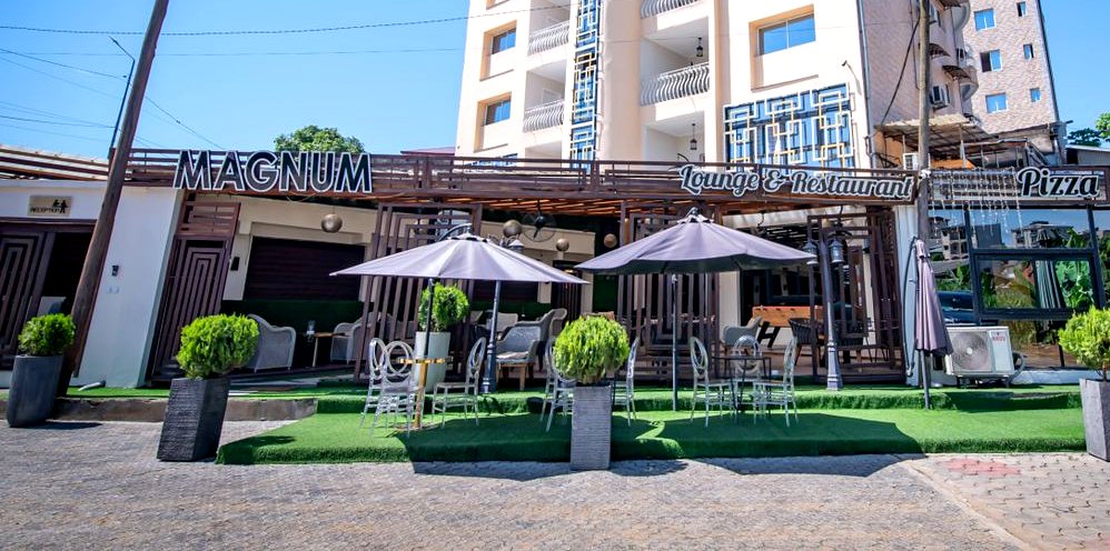 Terrasse et restaurant